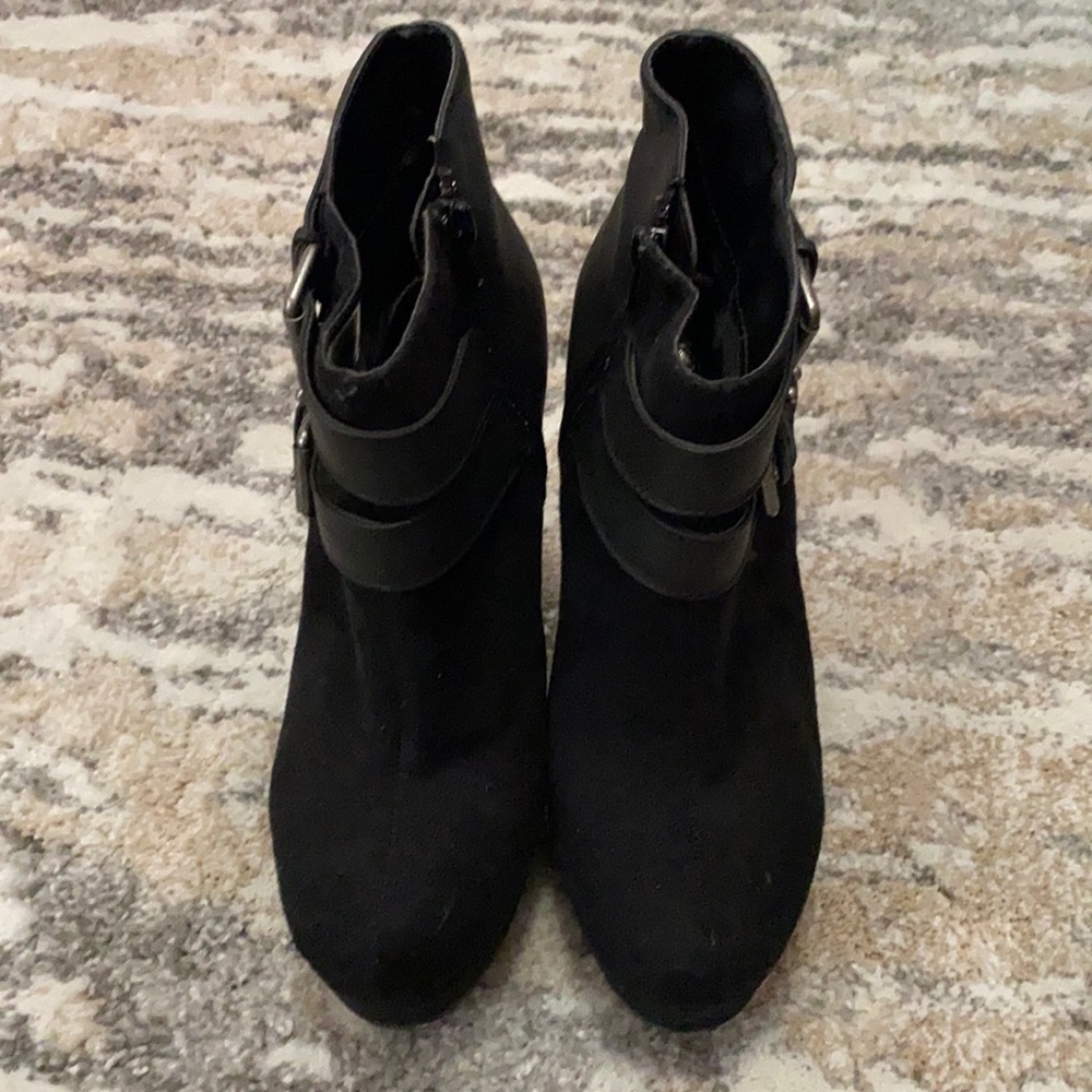 Mossimo Wedge booties, in great condition